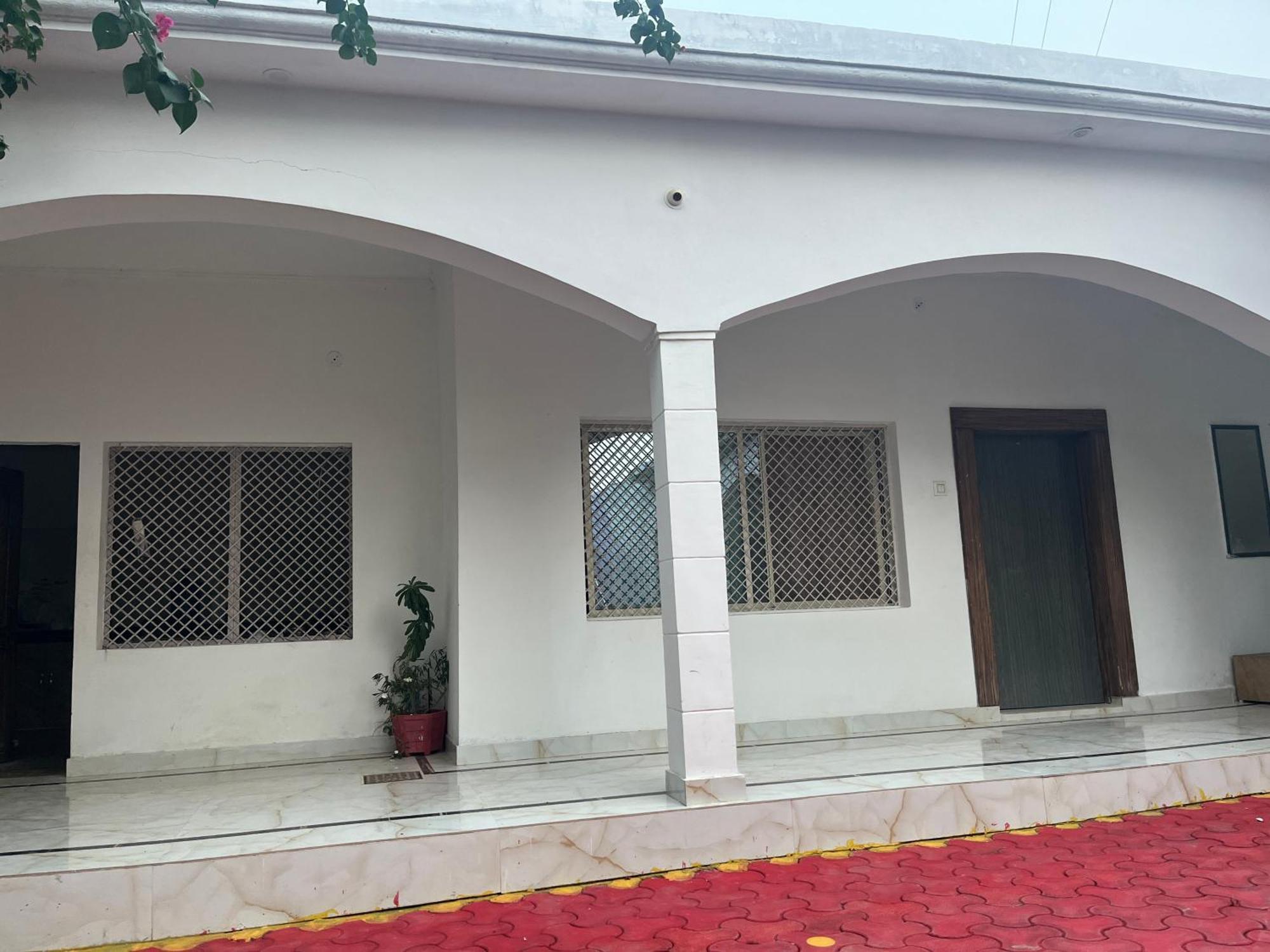 Sunrise Bed & Breakfast Khajurāho Exterior foto