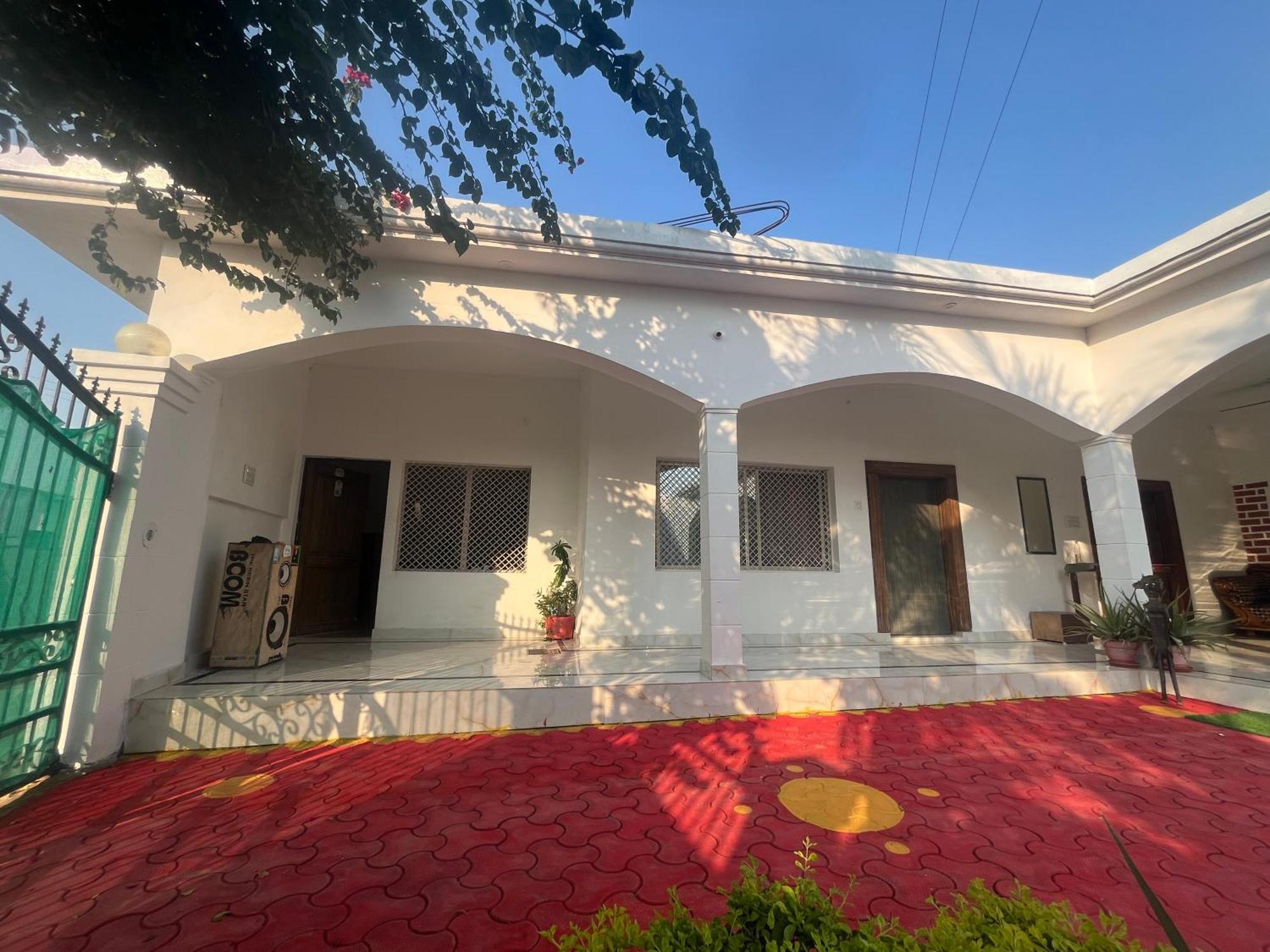 Sunrise Bed & Breakfast Khajurāho Exterior foto